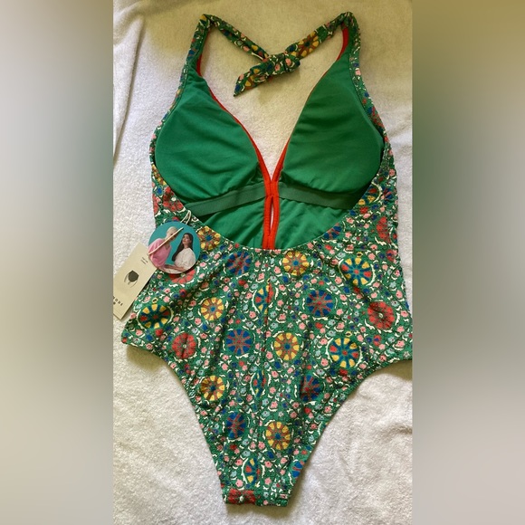 Swimsuit - Picture 2 of 3